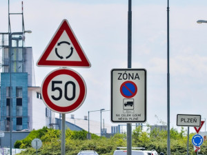 Kamiony už v Plzni nezaparkují, podle radnice mají řidiči využít dálniční odpočívky