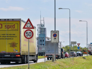 Kamiony už v Plzni nezaparkují, podle radnice mají řidiči využít dálniční odpočívky