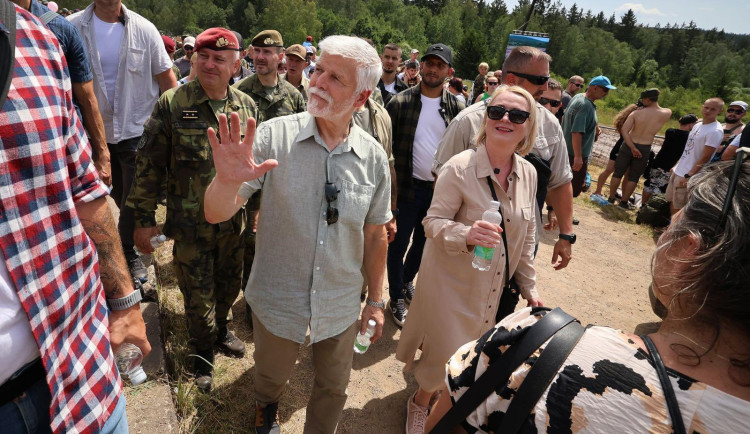 Den pozemního vojska Bahna nečekaně navštívil prezident, zajímala ho technika