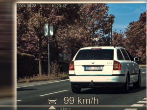 Auto prosvištělo před policejním radarem na padesátce rychlostí 99 km/h. Co se stalo dál, nikdo nečekal