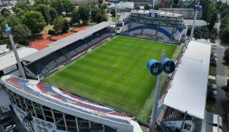 Olomoucký Andrův stadion dostane nové osvětlení. Instalace začne těsně před sezonou