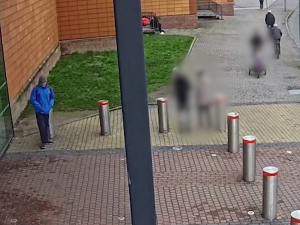 Podvodník vytáhl milion korun z bitcoinmatu pomocí jediné vložené bankovky. Teď po něm pátrá policie