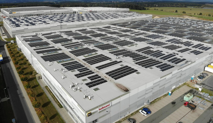Nejrozsáhlejší střešní fotovoltaické elektrárny v ČR jsou na střechách dvou hal o ploše 115 000 metrů čtverečních