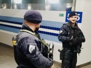 Kriminalisté vyšetřují případ údajné střelby, která měla být slyšet na vlakovém nádraží