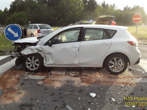 Při čelním střetu dvou osobáků se v podvečer zranilo pět osob. Mezi nimi bylo i jedno dítě