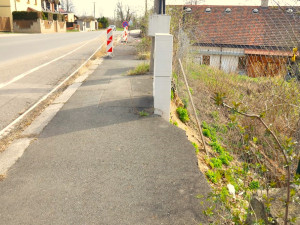 Nestabilní svah ujel do soukromé zahrady. Na místě se teď začíná budovat opěrná zeď za deset milionů