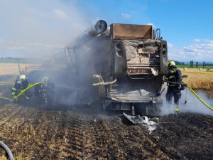 Na poli shořel kombajn za tři miliony, loni se škody při požárech v zemědělství vyšplhaly na 343 milionů