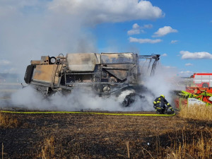 Na poli shořel kombajn za tři miliony, loni se škody při požárech v zemědělství vyšplhaly na 343 milionů