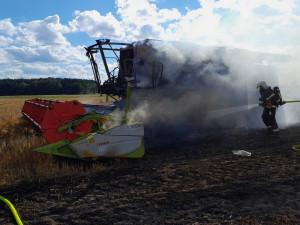 Na poli shořel kombajn za tři miliony, loni se škody při požárech v zemědělství vyšplhaly na 343 milionů