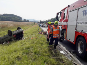 Hromadnou nehodu čtyř vozů způsobil senior, který vjel do protisměru. Jako dělová koule smetl ostatní auta