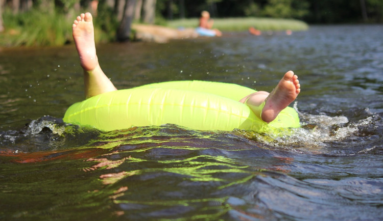 Voda v koupalištích v Plzeňském kraji je místy lepší než na začátku prázdnin