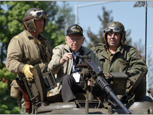 Zemřel americký veterán George Thompson, při poslední návštěvě Plzně jel v čele konvoje na tanku