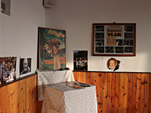 Dnes by Karel Gott oslavil 85. narozeniny. Vesnička, kam jezdil od dětství, mu věnovala muzeum v místní hospodě