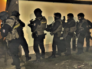 Při krycí akci s názvem Kefír policie rozprášila osmičlenný gang obchodníků s pervitinem