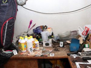 Při krycí akci s názvem Kefír policie rozprášila osmičlenný gang obchodníků s pervitinem