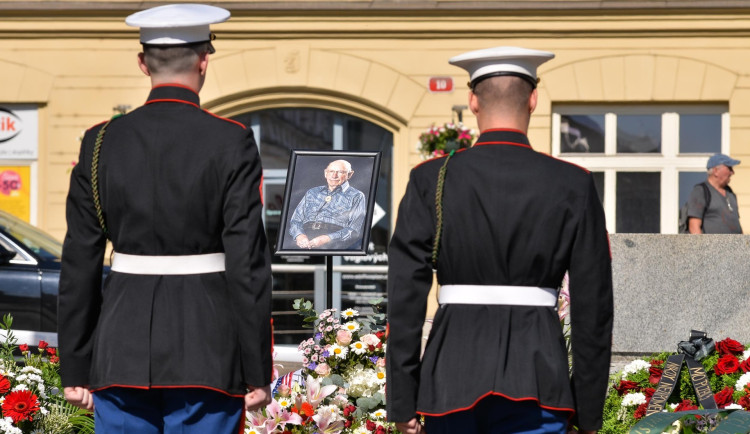 Plzeň uctila památku válečného veterána George Thompsona, pravidelného účastníka Slavností svobody