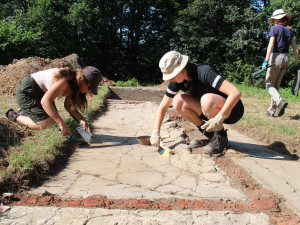 Pozůstatky ženského koncentračního tábora odkrývají archeologové ze západočeské univerzity