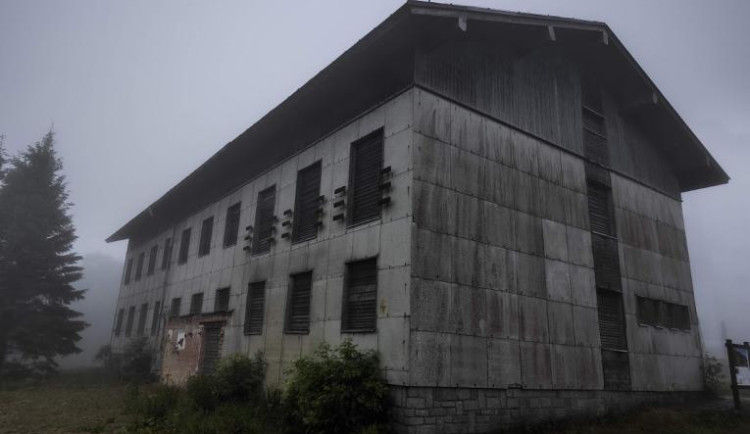 Bývalá rota pohraničníků se přemění na horskou chatu s restaurací a ubytováním