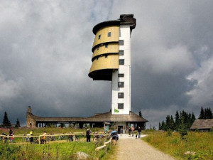 Oblíbená šumavská hájovna Březník dostane novou střechu, dělníci obsadí také Poledník