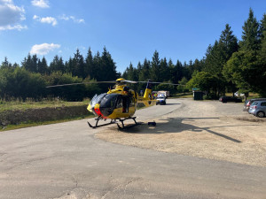 Český paraglidista se zřítil do lesa na německou část šumavské hraniční hory Svaroh. Utrpěl těžké zranění