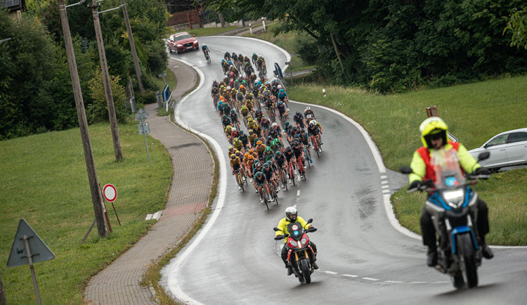 Hvězdy i dopravní omezení na trati. Cyklistická Czech Tour vyráží na silnice v Olomouckém kraji