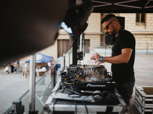 Foto z loňského ročníku. Benefiční akce podpoří dvanáctiletého Honzíka, který těsně po porodu utrpěl těžké poranění mozku