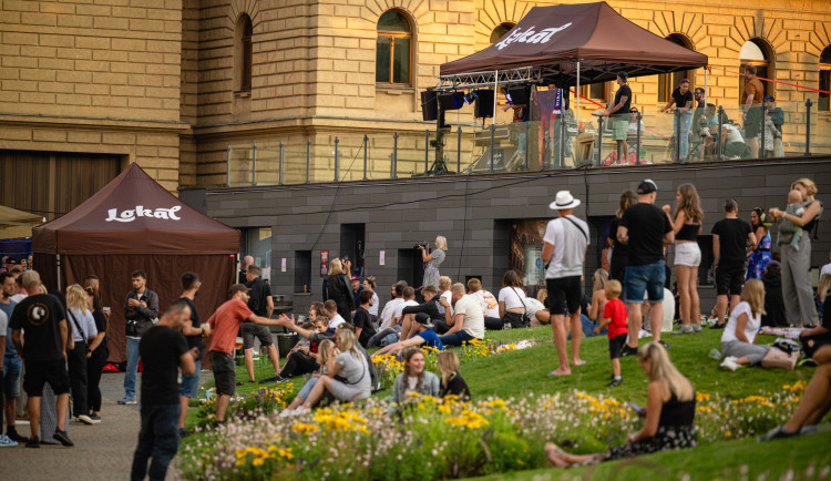 Foto z loňského ročníku. Benefiční akce podpoří dvanáctiletého Honzíka, který těsně po porodu utrpěl těžké poranění mozku