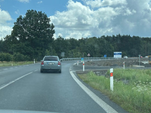 Úpravou prošly dvě nebezpečné křižovatky na velmi frekventované silnici I/20 mezi Plzní a Budějovicemi