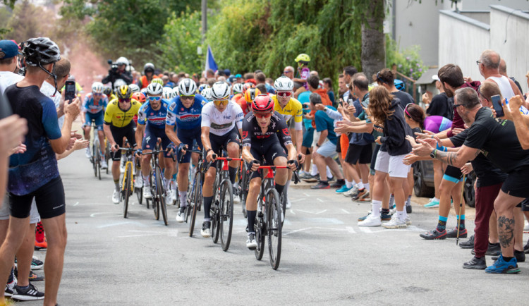 FOTOGALERIE: Czech Tour finišovala v bouřlivé atmosféře. Spurt ve Šternberku patřil hvězdnému Alaphilippovi