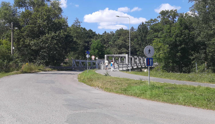 Oprava silnice kolem hřbitova si vyžádá uzavírku, hotovo bude do Dušiček