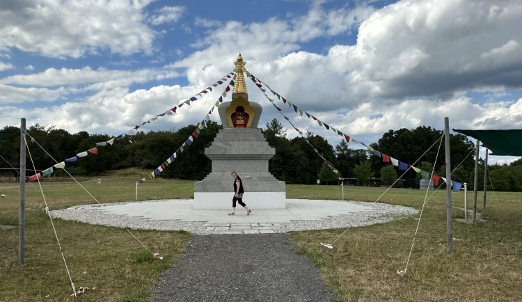 Nejvyšší a nejstarší budhistická stavba v Česku měří sedm metrů