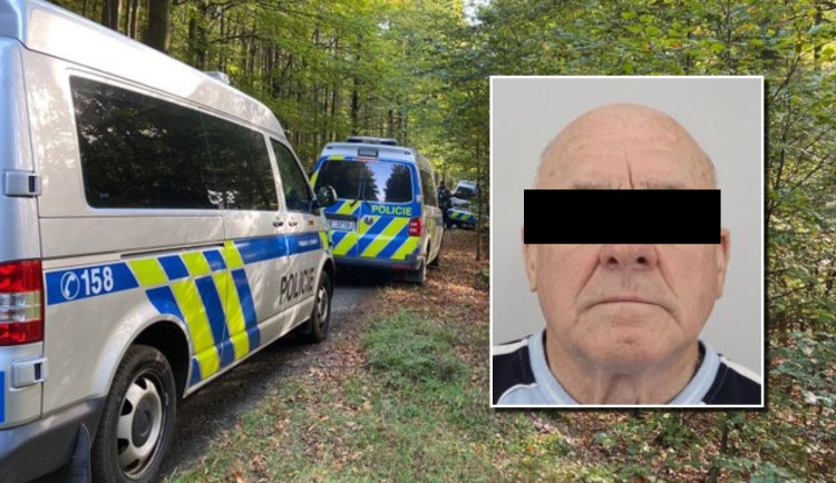 Policie ukončila pátrání po seniorovi, který zmizel po procházce v lese