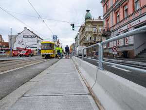 Tramvajové zastávky na Klatovské je bezpečnější, zatím jde ale jen o provizorní řešení