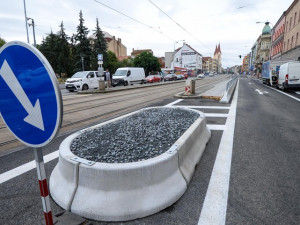 Tramvajové zastávky na Klatovské je bezpečnější, zatím jde ale jen o provizorní řešení
