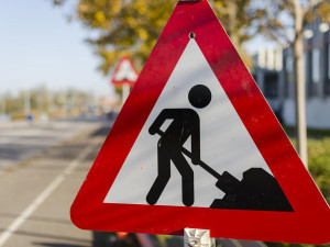 Silničáři zahájili opravu 6 km dlouhého úseku silnice I/20 na trase hlavního tahu Plzeň - Karlovy Vary