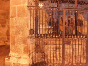 Z kasičky na milodary, kterou střeží legendární andělíček Ošahánek, ukradl recidivista 14 Kč. Hrozí mu tříletý trest