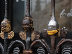 V době covidu nosil Ošahánek roušku