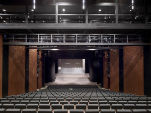 ANKETA: Nové divadlo slaví deset let, objekt za bezmála miliardu stále vyvolává emoce