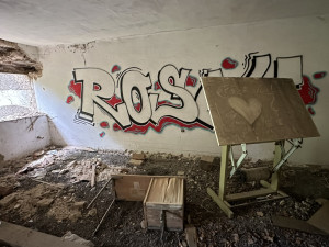 Zažijte nefalšovaný šumavský urbex v obřím komplexu rozpadající se bývalé papírny s pohnutou historií