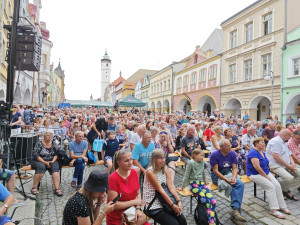V Domažlicích vrcholí 70. chodské slavnosti, přijely desetitisíce lidí, i na mši