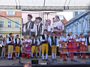 V Domažlicích vrcholí 70. chodské slavnosti, přijely desetitisíce lidí, i na mši