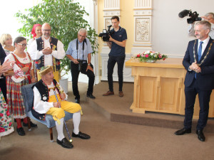 Hvězdou Chodských slavností byl třiadevadesátiletý legendární dudák a zpěvák Antonín Konrády