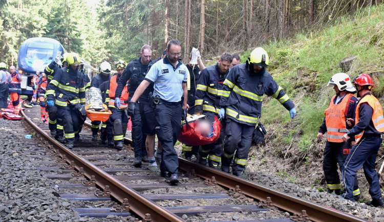 Vrátili mu život i tvář. Strojvedoucí přežil srážku vlaků a už čtvrtým rokem se léčí v plzeňské nemocnici