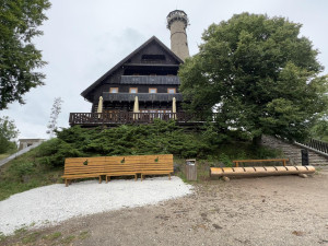 Rozhledna na Svatoboru stojí v neměnné podobě už 90 let, její stavba trvala pouhé tři měsíce