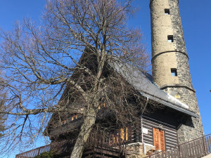 Rozhledna na Svatoboru stojí v neměnné podobě už 90 let, její stavba trvala pouhé tři měsíce