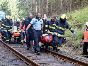 Vrátili mu život i tvář. Strojvedoucí přežil srážku vlaků a už čtvrtým rokem se léčí v plzeňské nemocnici