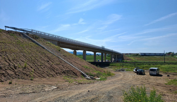 Odkládá se zprovoznění toužebně očekávaného obchvatu Klatov za miliardu. Hotový bude až na konci roku