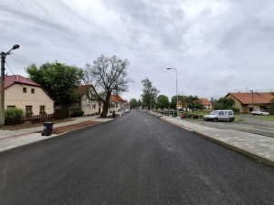 Auta už mohou jezdit po opravené silnici I/27 ve Vysoké Libyni na Plzeňsku, práce tam ale ještě nekončí