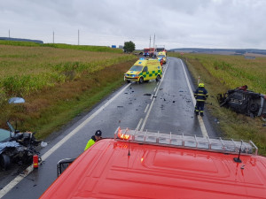 Nehoda tří vozidel si vyžádala šest zraněných včetně dětí