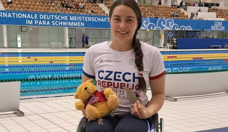 Studentka plzeňské univerzity míří na paralympiádu, startovat bude ve třech plaveckých disciplínách